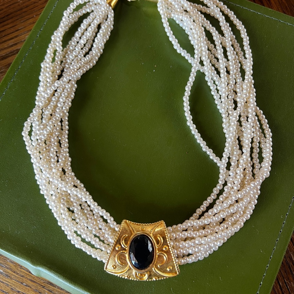 Elegant Pearl Necklace with Gold and Black Accent